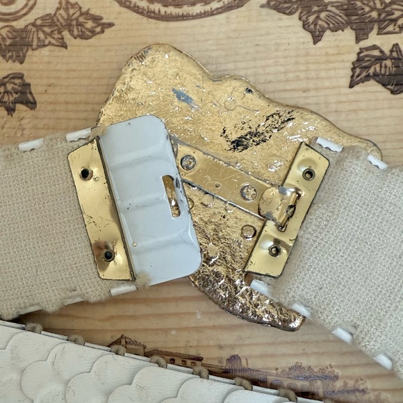 Vintage 70s White Stretch Belt w/ Gold & Black Sculptural Buckle Statement - Picture 6 of 6